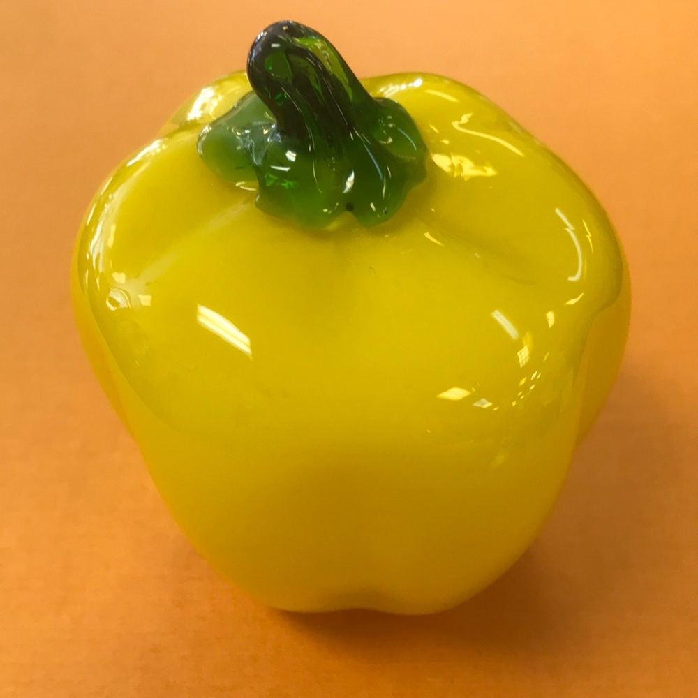 Vintage 4-1/4" Murano Italy Hand Blown Art Glass Yellow Pepper‎